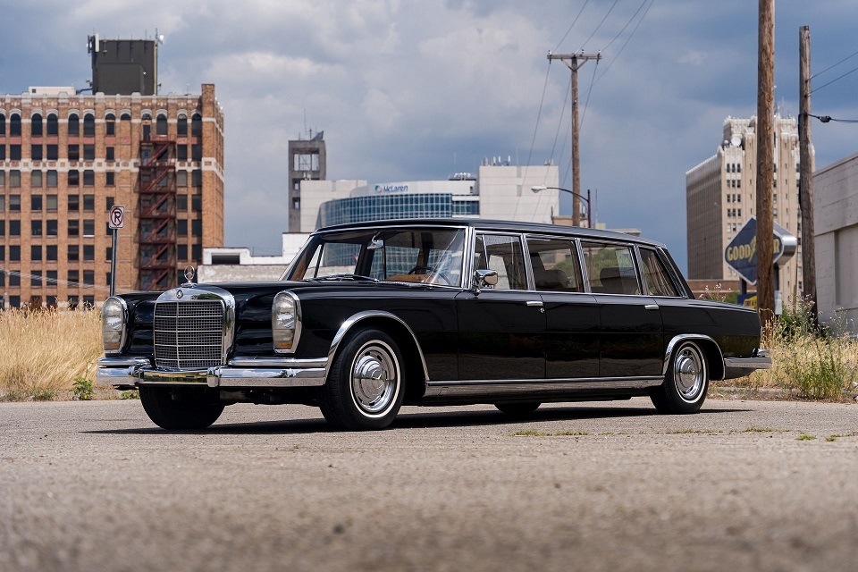 Mercedes-Benz 54 năm giá gần 300.000 USD