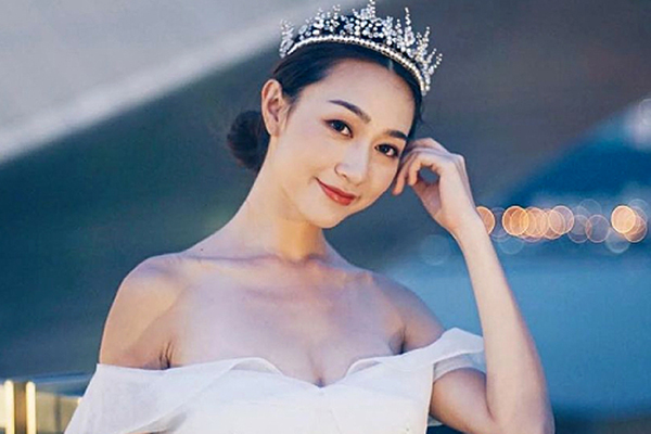 Hoa hậu Hong Kong 2019 thất nghiệp đành đi học làm đẹp thú cưng