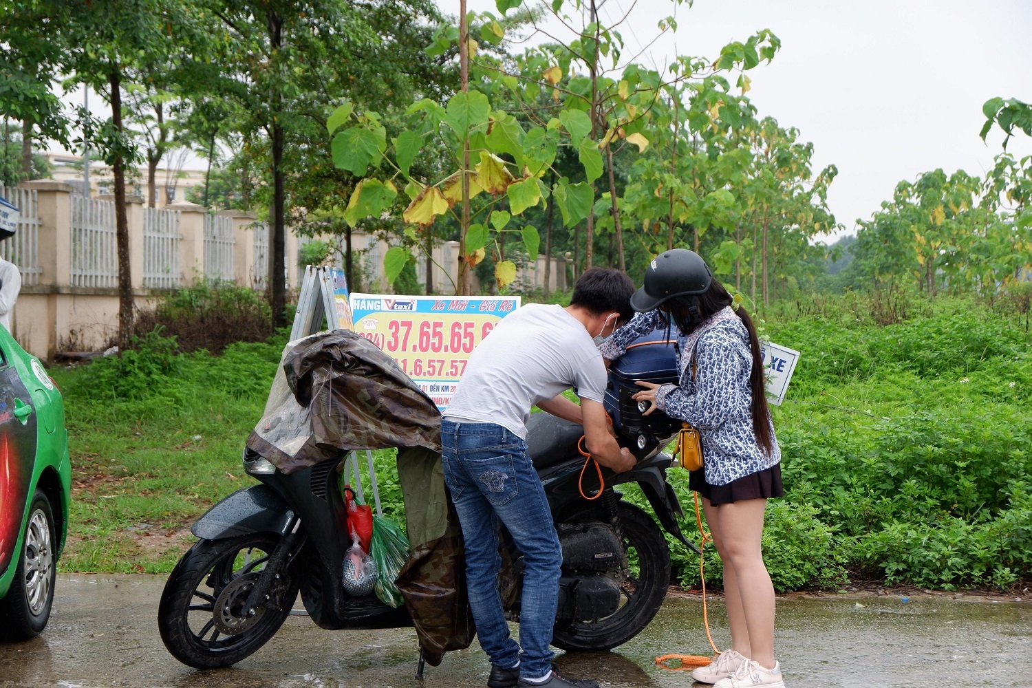 Nữ sinh Việt bạo gan tỏ tình giữa công viên