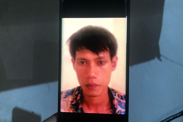 Mâu thuẫn ở quán karaoke, 9X đánh chết người bằng điếu cày