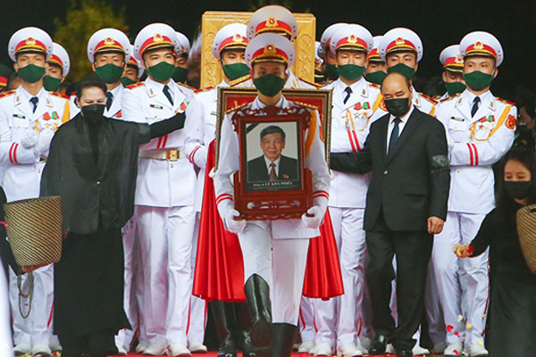 Memorial, burial services held for former Party General Secretary Le Kha Phieu