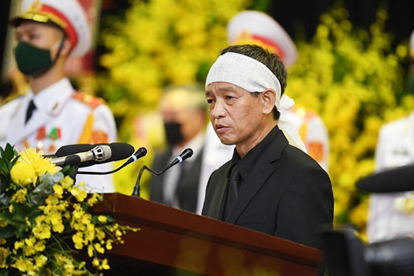 Con trai nguyên Tổng Bí thư Lê Khả Phiêu xin lỗi bố vì không rải tro cốt