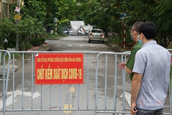 Phong tỏa con ngõ nơi nam sinh 15 tuổi ở Hải Dương mắc Covid-19