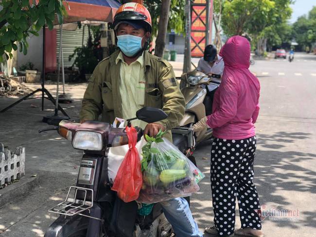 Quầy hàng đặc biệt ở Đà Nẵng: Bán bằng tấm lòng, mua bằng nụ cười