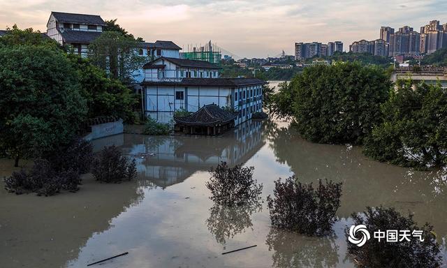Hình ảnh thị trấn cổ nổi tiếng Trung Quốc chìm trong nước lũ