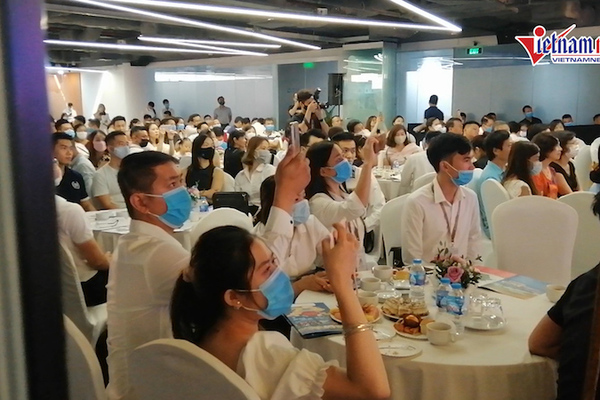 CenLand giới thiệu dự án mới, khách hàng dự án cũ căng băng rôn đòi tiền