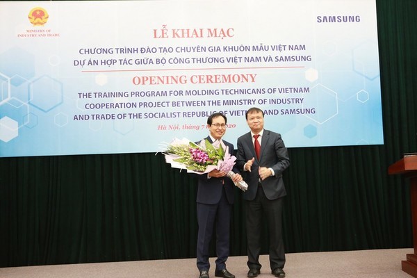 Samsung hỗ trợ đào tạo kỹ thuật viên lĩnh vực khuôn mẫu