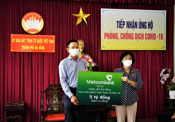 Vietcombank ủng hộ 5 tỷ đồng hỗ trợ Đà Nẵng chống dịch