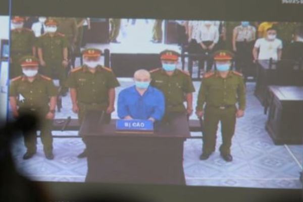 Khởi tố 2 kẻ ăn chặn tiền 'người chết' trong đường dây của Nguyễn Xuân Đường