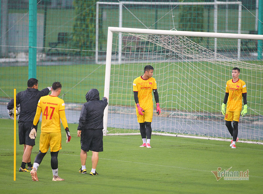 Thầy Park tất bật 