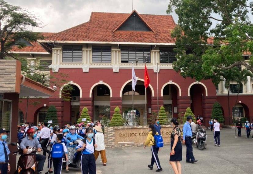 Bất chấp lệnh cấm, trường học ở Biên Hòa cho hơn 800 học sinh đến lớp