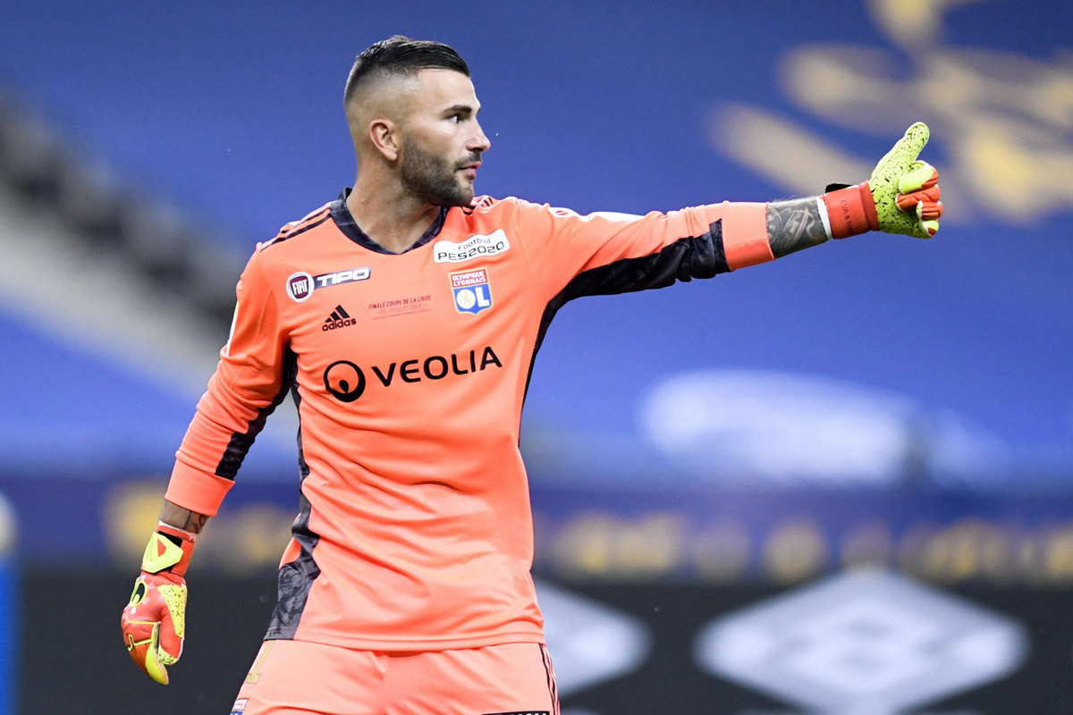 Lyon thách thức: 