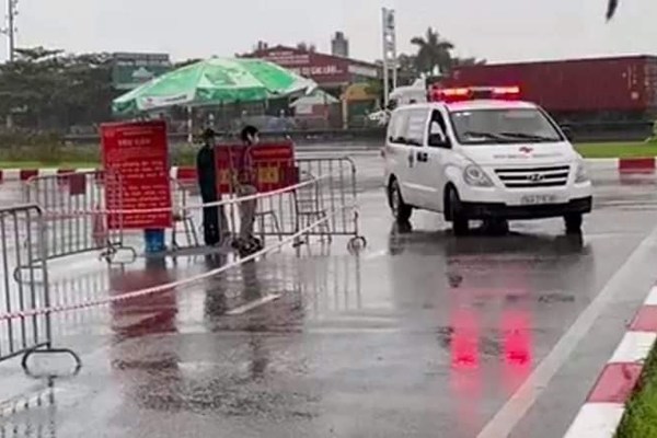 Bỏ lọt người đến ổ dịch quán bò tươi, Trạm trưởng Y tế bị đình chỉ