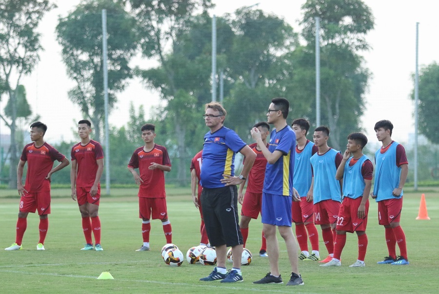 HLV Philippe Troussier triệu tập 36 cầu thủ U19 Việt Nam