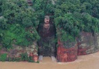 Video nước lũ tràn tới chân tượng Đại Phật tại Trung Quốc