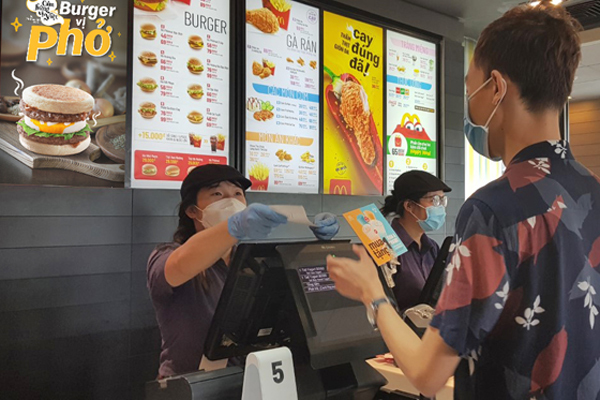 Burger vị Phở - ngon đặc biệt McDonald’s mừng Quốc Khánh Việt Nam