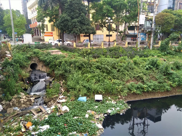 Hanoi river water remains polluted