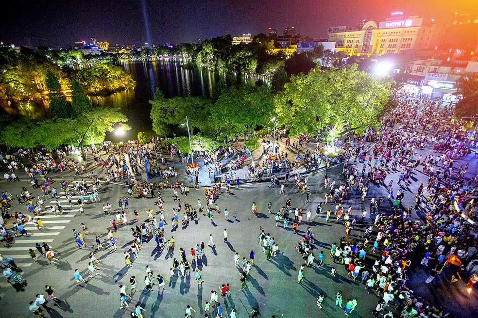 Hanoi closes pedestrian streets for COVID-19 prevention