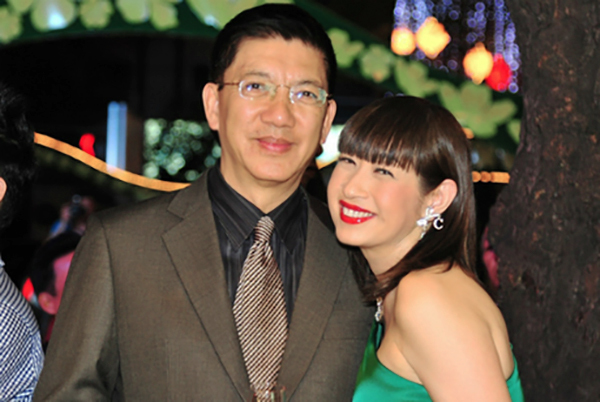 Tuổi 62, ca sĩ Ý Lan hạnh phúc bên chồng thứ 3 cùng 6 người con