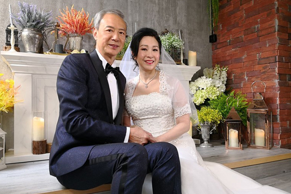 Vợ tài tử Hong Kong mắc bệnh hiểm nghèo hiếm gặp