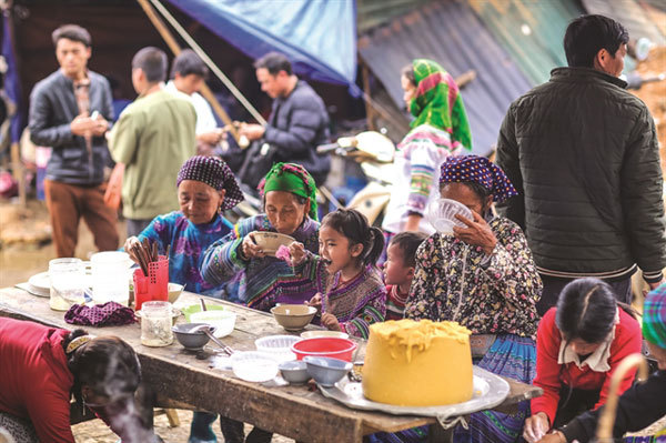 The enticing sights and sounds of a mountainous market