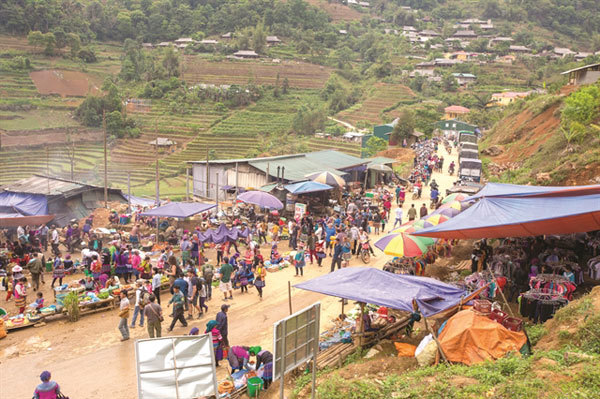 The enticing sights and sounds of a mountainous market