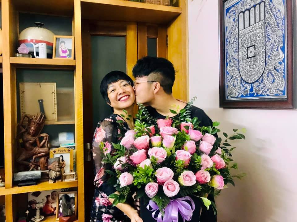Quà tặng sinh nhật của con trai khiến MC Thảo Vân nghẹn ngào
