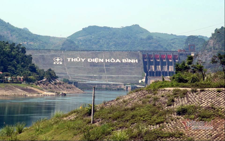 Breaking the monopoly: key to the power industry development