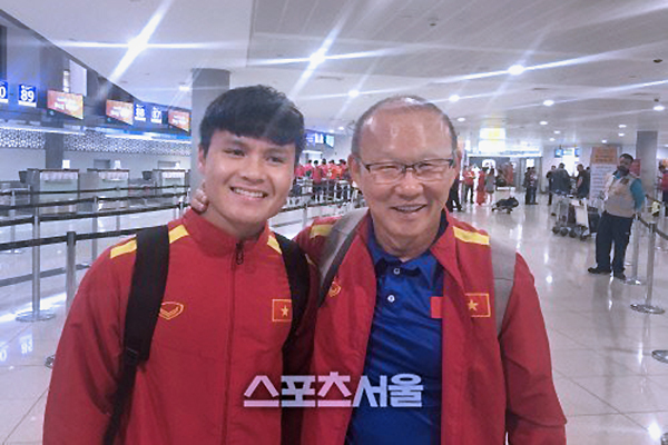 Quang Hải, đừng để thầy Park, bầu Hiển phải lo nữa!