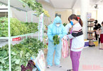 Mobile supermarket gives free food to poor people in Da Nang