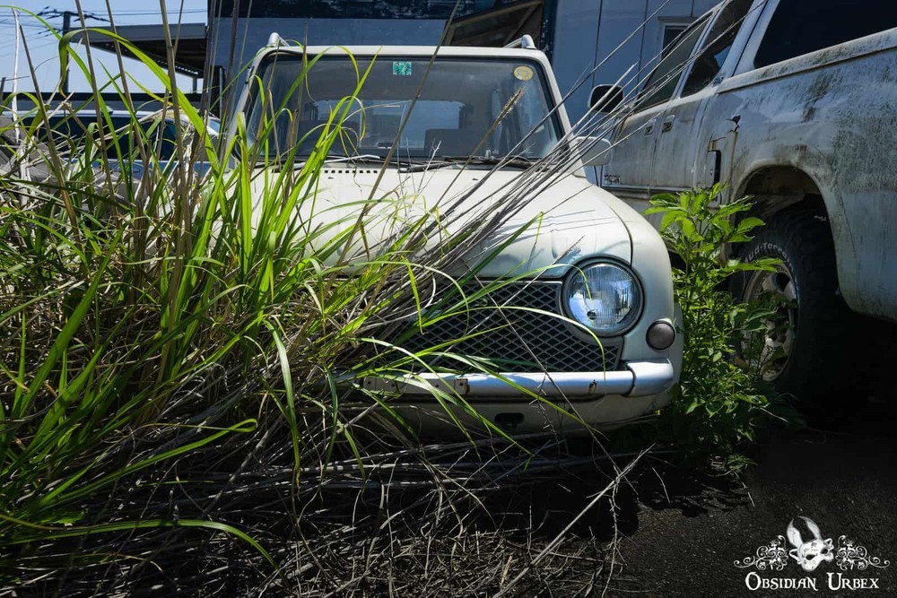 Hàng loạt ô tô bỏ hoang trong thị trấn ở Nhật Bản