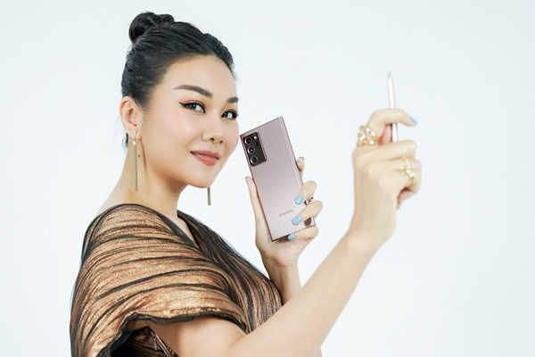 Ngẫu hứng với Galaxy Note20, Thanh Hằng khoe ảnh đẹp như bìa tạp chí