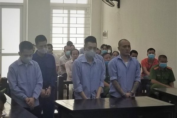 Nhóm côn đồ ‘quỵt’ tiền quán phở, đòi 200 triệu ở Hà Nội