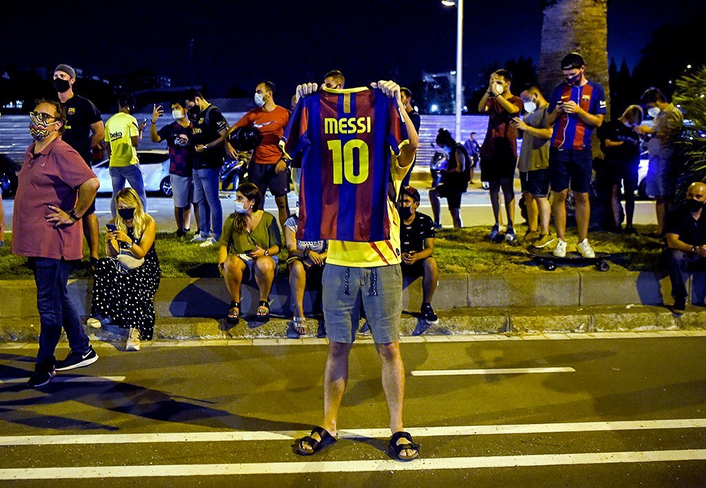 Messi gây chấn động, đệ đơn rời Barca ngay lập tức