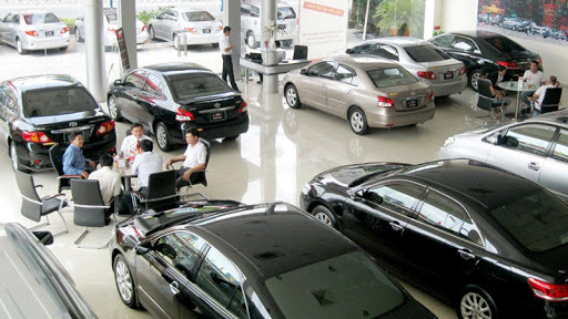 Giá ô tô giảm hấp dẫn, có nên mua ngay trong