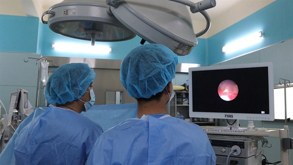 Hospitals prefer gold-standard treatment for large renal stones