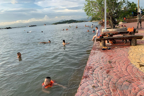 'Bãi biển Hạ Long view' tự phát, thu phí không theo quy định