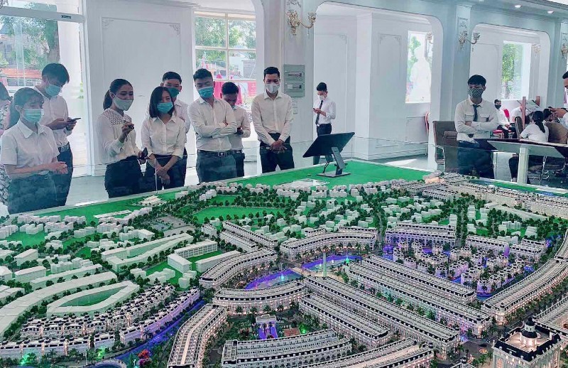 Ra vùng ven xuống tay chục tỷ, nhà giàu chơi liều thắng lớn