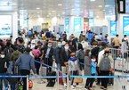 Đề nghị xét nghiệm Covid-19 cho khoảng 3.200 người làm việc tại sân bay Nội Bài