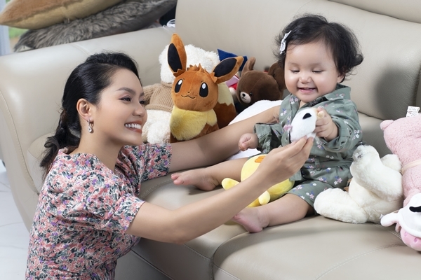 Nguyễn Ngọc Anh khoe ảnh ngọt ngào cùng con gái