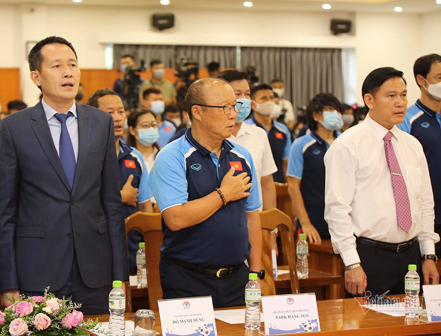 HLV Park Hang Seo nhận Huân chương Lao động hạng Nhì