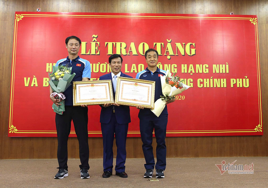 HLV Park Hang Seo nhận Huân chương Lao động hạng Nhì
