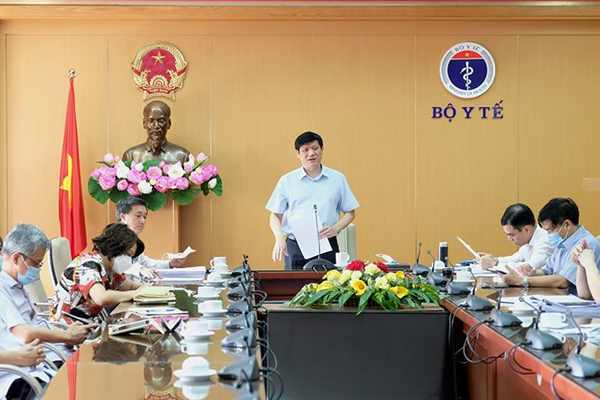 Quyền Bộ trưởng Y tế lo tình huống hàng trăm ca Covid-19 một lúc