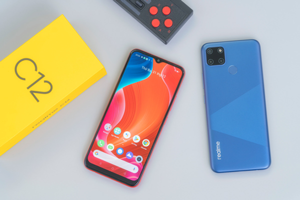 Realme trình làng bộ đôi smartphone pin khủng, tai nghe thông minh