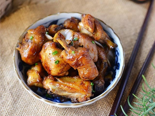 Cách làm gà chiên sốt dầu hào, đậm đà từng thớ thịt