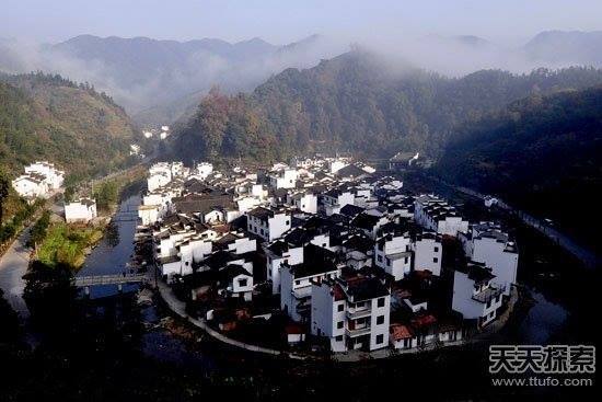 10 ngôi làng cực 'dị' hút khách nhất Trung Quốc