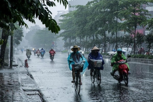 Bắc Bộ mưa giông vài nơi, Trung Bộ vẫn nắng nóng