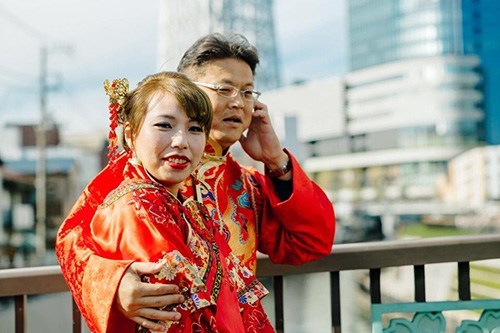 Cặp đôi chi tiền sang nước ngoài chụp ảnh cưới, về mang giấu vội