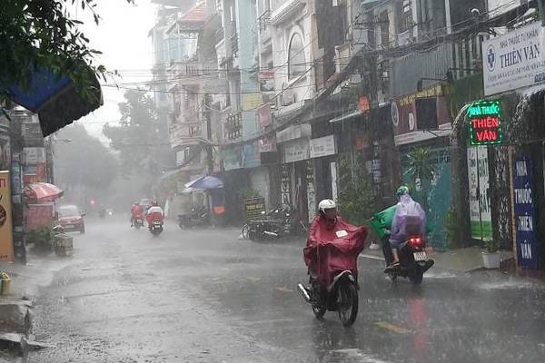 Bắc Bộ và Nam Bộ chiều tối có mưa giông