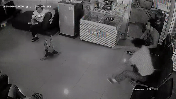 Clip phản ứng cực nhanh của chủ nhà 2 lần bị trộm xe nóng nhất MXH